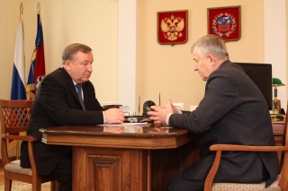 Губернатор края Александр Карлин провел рабочую встречу с главой администрации Михайловского района Геннадием Юровым