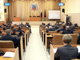 Губернатор Александр Карлин намерен выяснить причины дерзкого и демонстративного нарушения правил дорожного движения в Алтайском крае