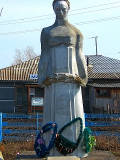 Память не дает ветшать памятникам: в поселениях Алтайского края приводят в порядок монументы, посвященные Великой Отечественной войне