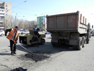 В Бийске начался плановый ремонт дорог