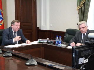 Губернатор Александр Карлин принял участие в совещании по вопросу организации детского отдыха в 2014 году, которое провел премьер-министр России Дмитрий Медведев