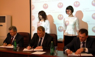 Органы власти Алтайского края подписали соглашение с Техническим университетом по переподготовке кадров в сфере ЖКХ, транспорта и строительства