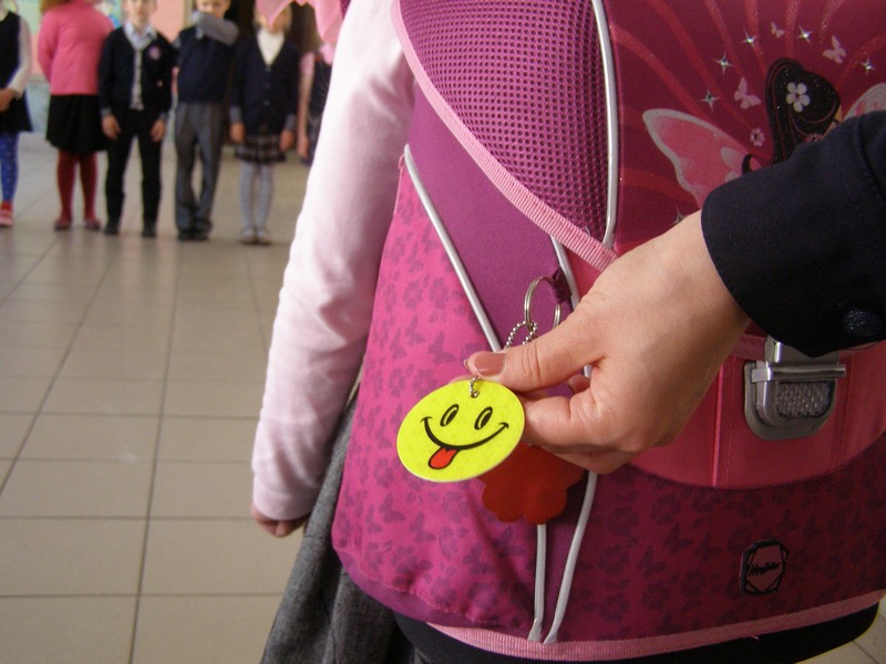 Госавтоинспекция г.Барнаула призывает родителей использовать световозвращающие элементы на одежде детей — участников дорожного движения