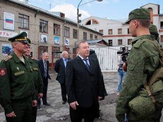 Губернатор Александр Карлин: «Наши ребята, которые проходят службу в других регионах, проникаются еще большим уважением и любовью к родному краю»