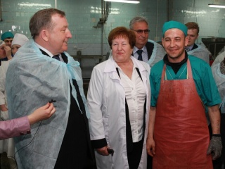 Рабочая поездка Губернатора: более 150 наименований мясной продукции выпускает обновленное предприятие в Камне-на-Оби Алтайского края