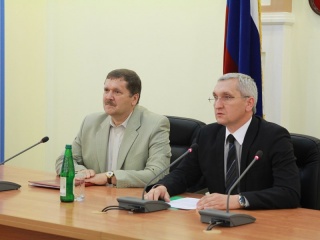 В Администрации Алтайского края вручили дипломы о профессиональной переподготовке государственным гражданским и муниципальным служащим