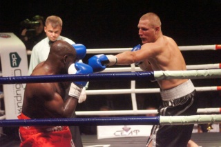 Алтайский боксер Дмитрий Сухотский выиграл чемпионский пояс по версии WBC-EPBC в полутяжелом весе