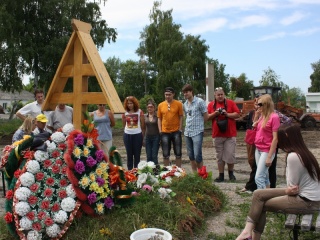 В день рождения Валерия Золотухина представители Молодежного театра Алтая побывали на его родине – в Быстром Истоке