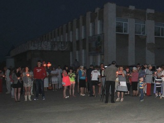 Традиционную акцию «Свеча памяти» провели 22 июня, в День памяти и скорби, в Змеиногорске Алтайского края