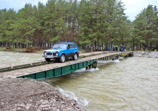 Более 1000 человек эвакуированы из зон подтопления на Алтае по мостовым переправам, наведенным саперами Центрального военного округа