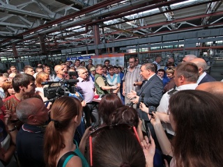 Ликвидацию последствий наводнения и энерготарифы Губернатор Алтайского края обсудил с коллективом ведущего промредприятия