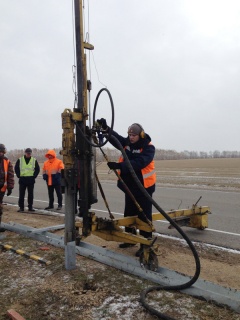 На дорогах Алтайского края установили барьерные ограждения нового типа