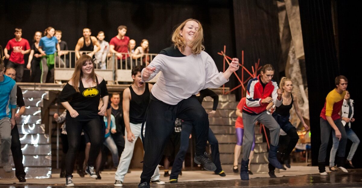 Хореограф из Москвы Татьяна Безменова работает над новогодней постановкой в Алтайском театре музкомедии