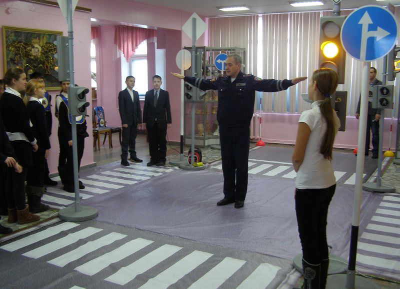 В Барнауле открылся второй мобильный автогородок для обучения детей навыкам безопасного поведения на дороге