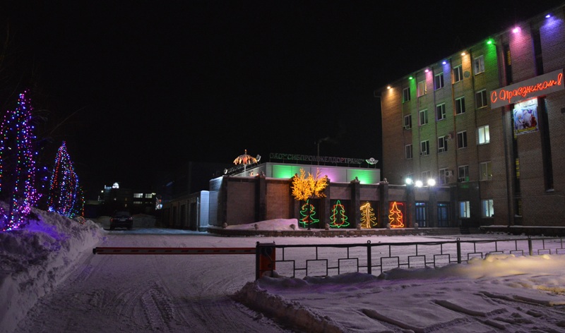 Предприятия промышленности, потребительского рынка и услуг оформляют фасады и прилегающие территории к Новому году