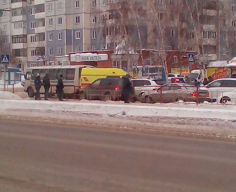 В Барнауле на ул.Попова автобус сбил школьницу