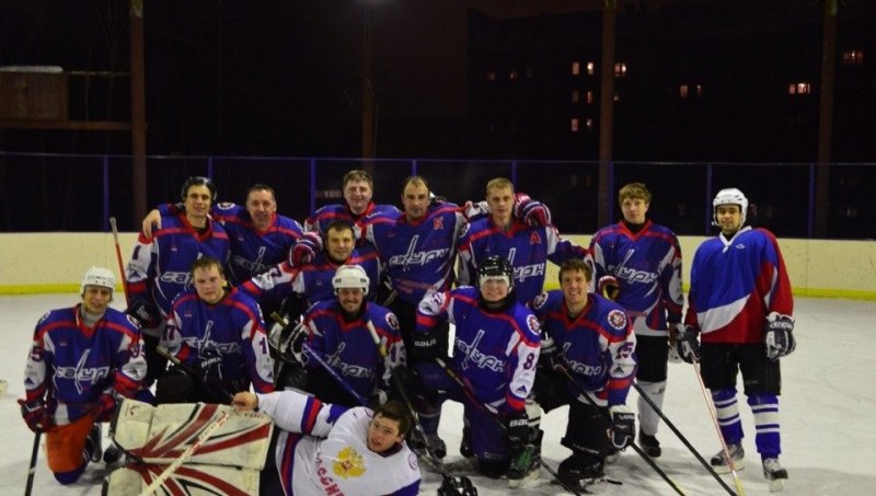 «Возрождая традиции» - в Индустриальном районе развиваются хоккейные команды