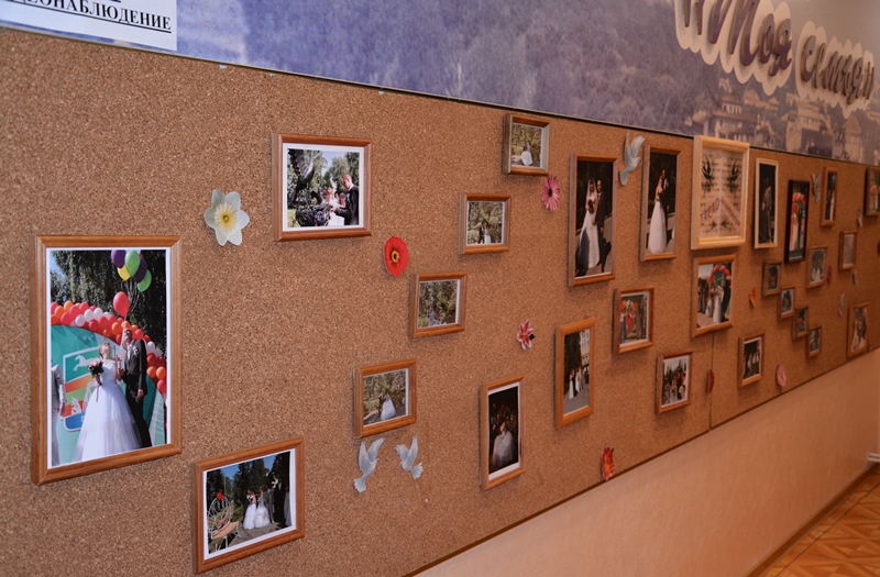 В ЗАГСе Ленинского района открыта фотовыставка «Парад молодоженов»