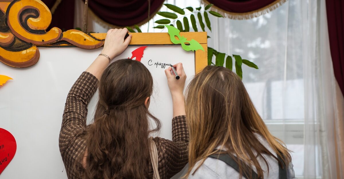 В Алтайском театре музкомедии отпраздновали День театра