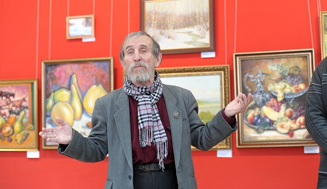 В Алтайском театре музыкальной комедии открылась художественная выставка «С весной в душе….»