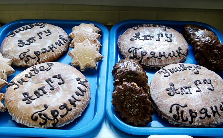 В АлтГУ начали выпускать фирменные пряники — студенческий и профессорский