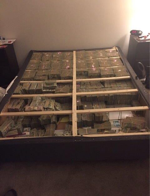 Интернет-грабители сделали кровать из двадцати миллионов долларов