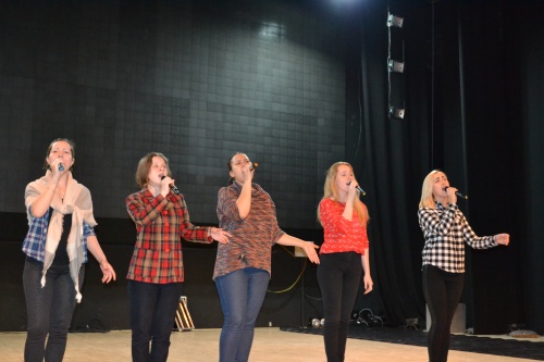 Ансамбль песни и танца Алтая готовит новую концертную программу, посвященную 85-летию Роберта Рождественского