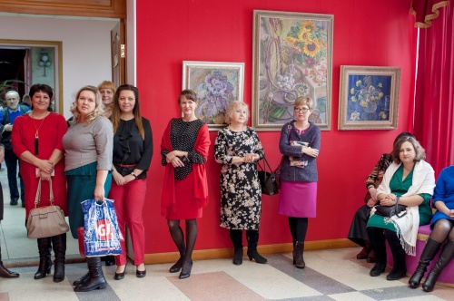 Персональная выставка Ирины Щетининой представлена в театре музыкальной комедии