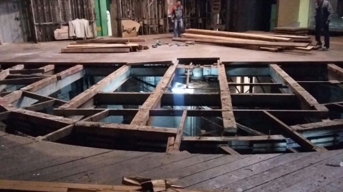 В Алтайском театре музыкальной комедии приступили к ремонту главной сцены