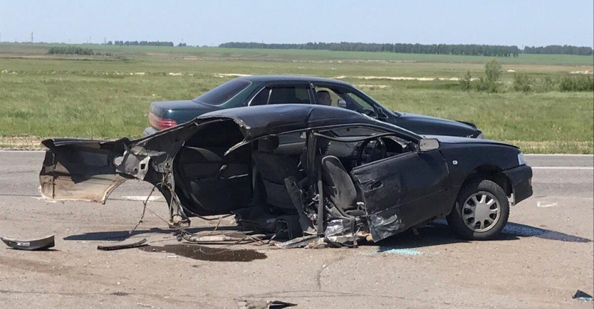 Беременная девушка попала в ДТП под Барнаулом, в котором ее машину разорвало пополам