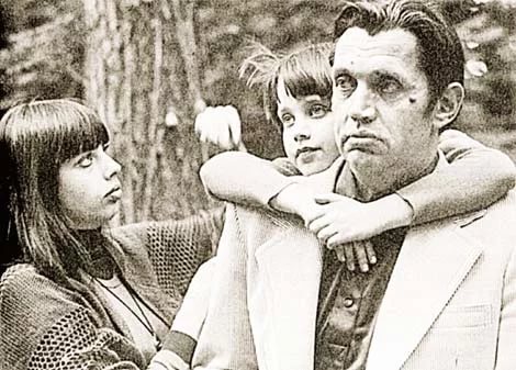 Дочери Роберта Рождественского примут участие в юбилейных мероприятиях к 85-летию со дня рождения поэта, которые пройдут на Алтае