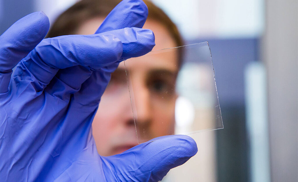 Новое «умное» стекло сможет обеспечивать себя энергией