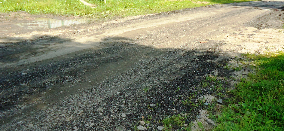 Дорожное полотно ремонтируют в пригороде Барнаула