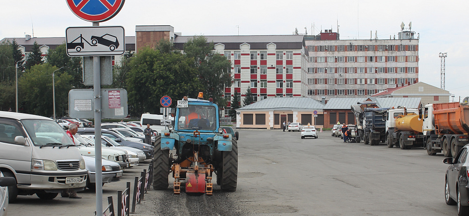 На Привокзальной площади Барнаула начались подготовительные работы, связанные с заменой асфальтового покрытия