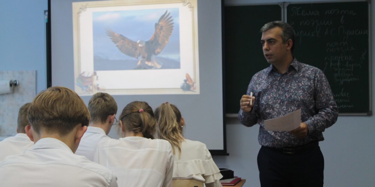 «Учитель года России»: победитель краевого этапа Арсен Григорян провел открытый урок в рамках Всероссийского конкурса