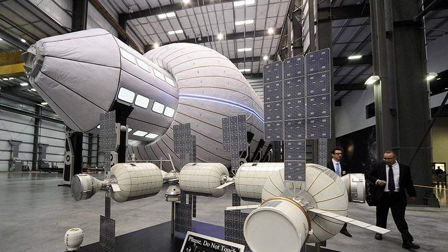 На орбите Луны появится надувная станция для жизни космонавтов