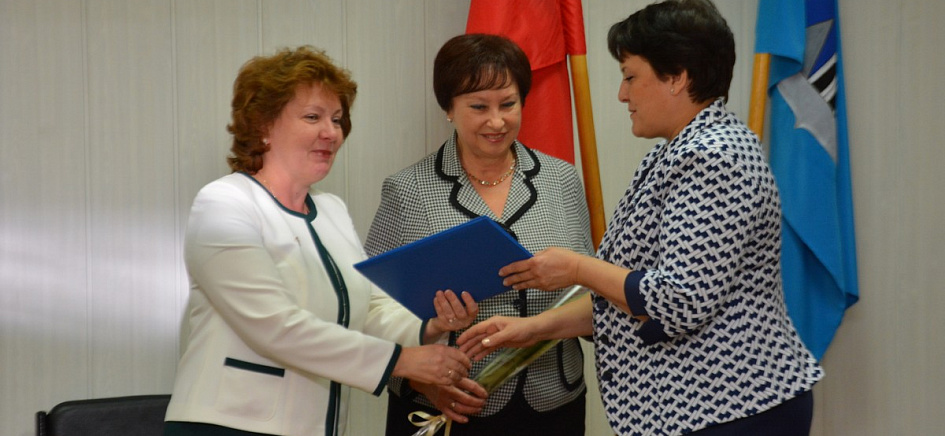 В Барнауле открыли доску почета «Учительская слава Барнаула»