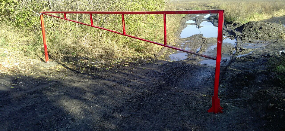 На Павловском тракте снесли препятствующий незаконному сливу ЖБО шлагбаум