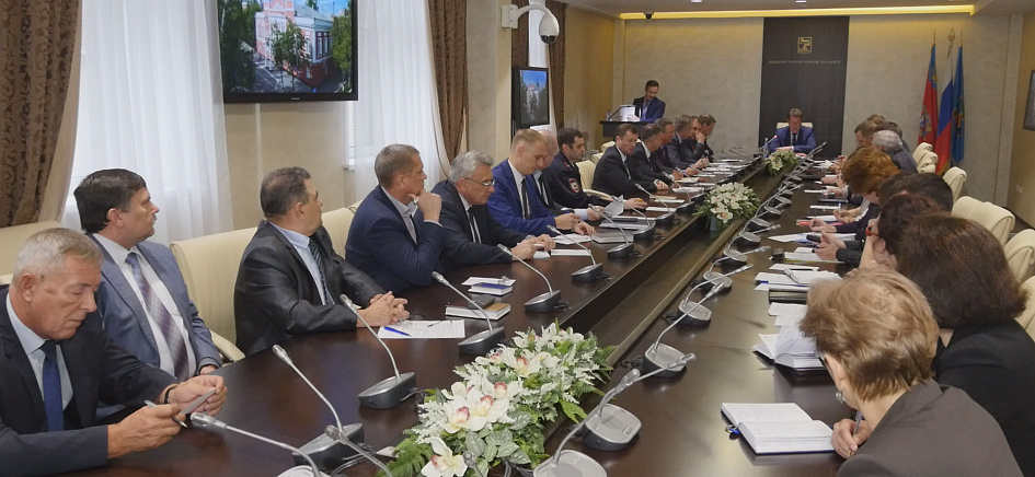 Сергей Дугин: «В новогоднем оформлении города обязательно должны появиться новые элементы»