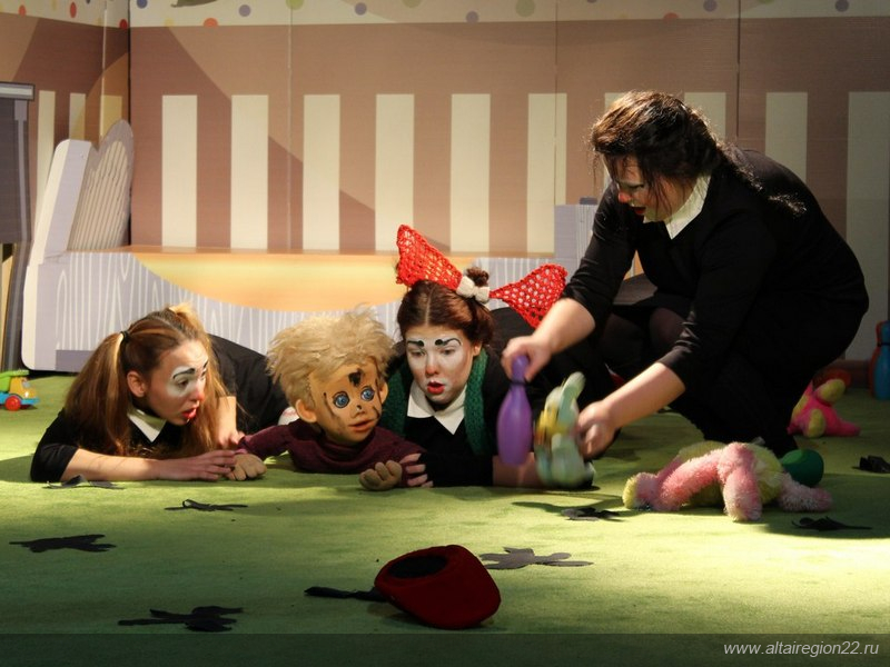 В Алтайском театре кукол «Сказка» поставили спектакли для самых маленьких зрителей