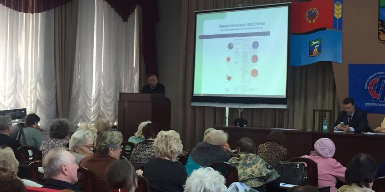 В Барнауле Общественный университет пожилого человека продолжает занятия