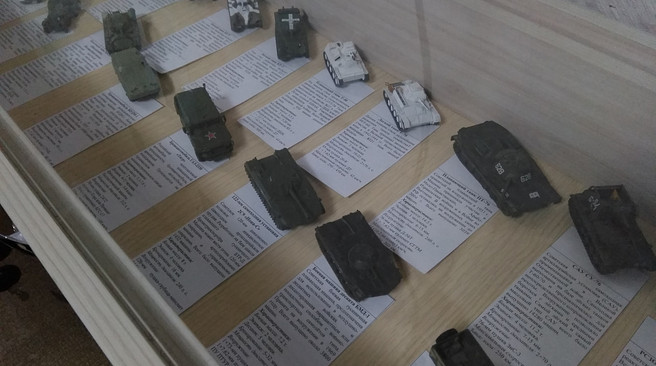 В Барнауле работает выставка моделей танков