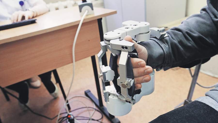 Российские ученые разработали экзокисть, управляемую силой мысли