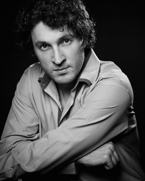 Главную роль в премьерном мюзикле «Монте-Кристо. Я – Эдмон Дантес» исполнит петербургский артист Александр Чернышёв