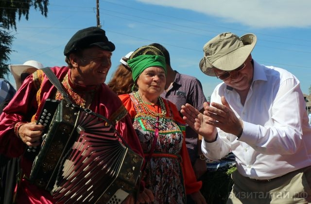 Через неделю в Сростках высадится «десант» российских художников и «киношников»