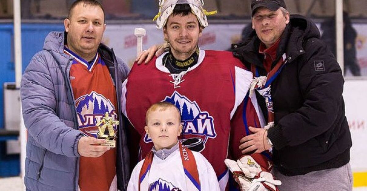 Хоккейный клуб «Алтай» проведёт товарищеский матч с болельщиками