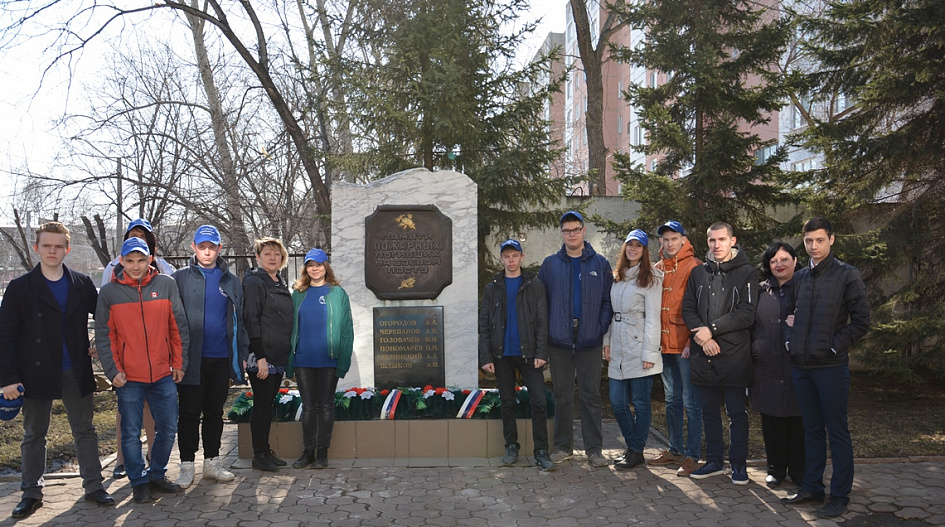 В Барнауле почтили память огнеборцев, погибших на боевом посту