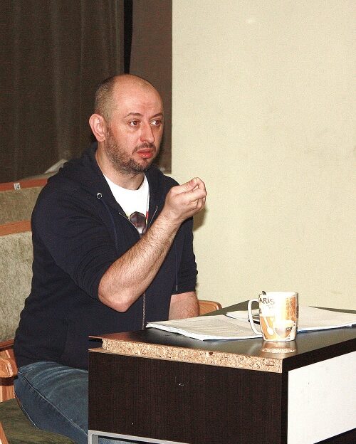 В Молодежном театре Алтая идут репетиции нового спектакля по пьесе В. Сигарева «Алексей Каренин»