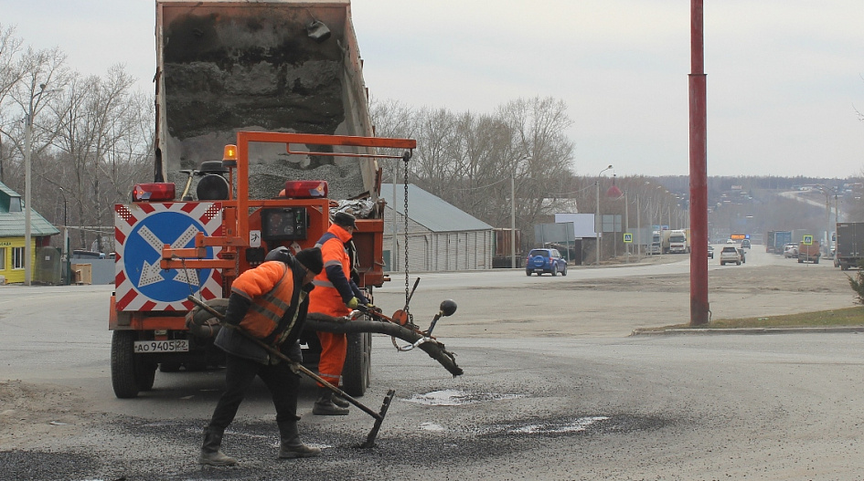 Дорожная служба Барнаула начала текущий ямочный ремонт Ленинского проспекта