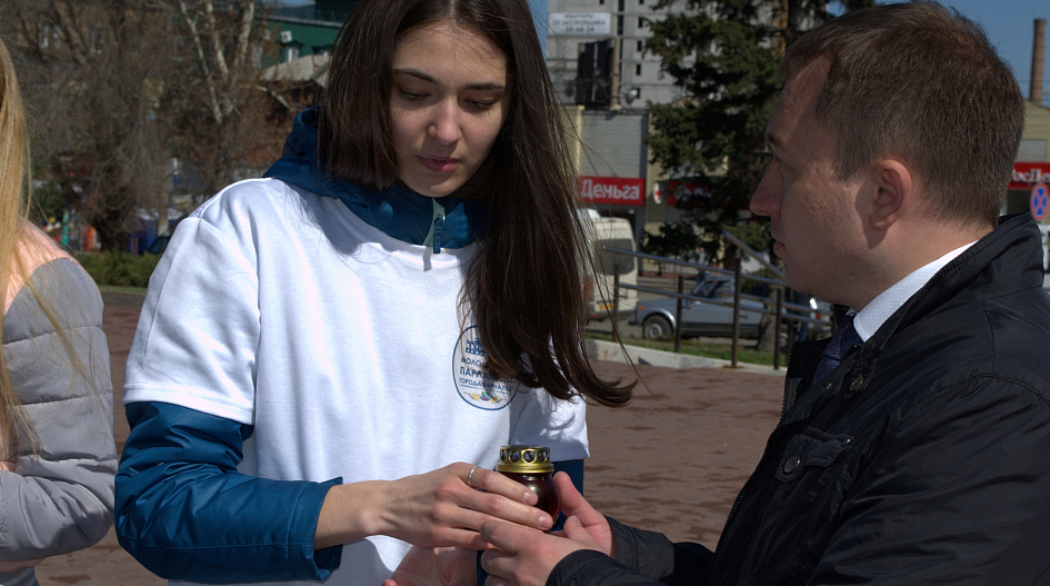 3 мая на Мемориале Славы в Барнауле прошло памятное мероприятие жертвам трагедии в ТЦ «Зимняя Вишня»